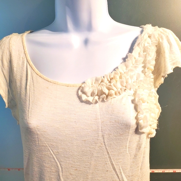 Elegant lightweight top w/ ruffles and pearl like beads. Stretchy. - Picture 3 of 10
